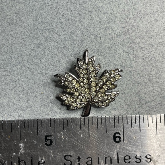 Bond Boyd Maple Leaf Vintage Rhinestones In A Silver Tone - Picture 3 of 6